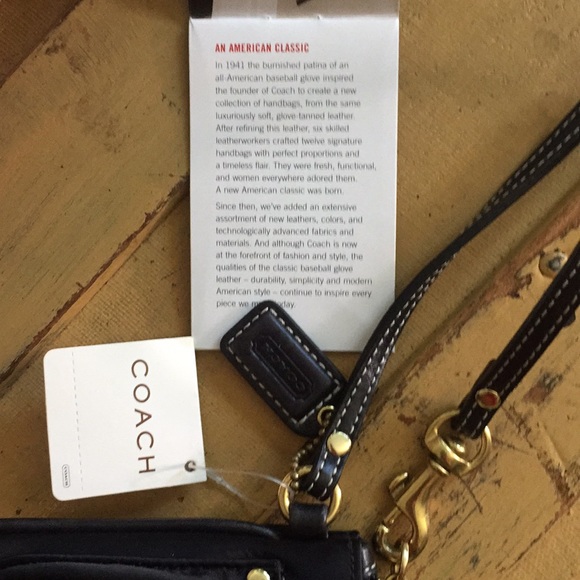 COACH BAG WRISTLET BLACK GOLD SLIM CLUTCH WRISTLET BAG NWT OS - Picture 4 of 15